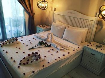 Erythros Boutique Hotel Ildir Ngoại thất bức ảnh