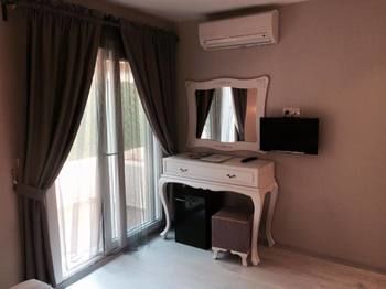 Erythros Boutique Hotel Ildir Ngoại thất bức ảnh